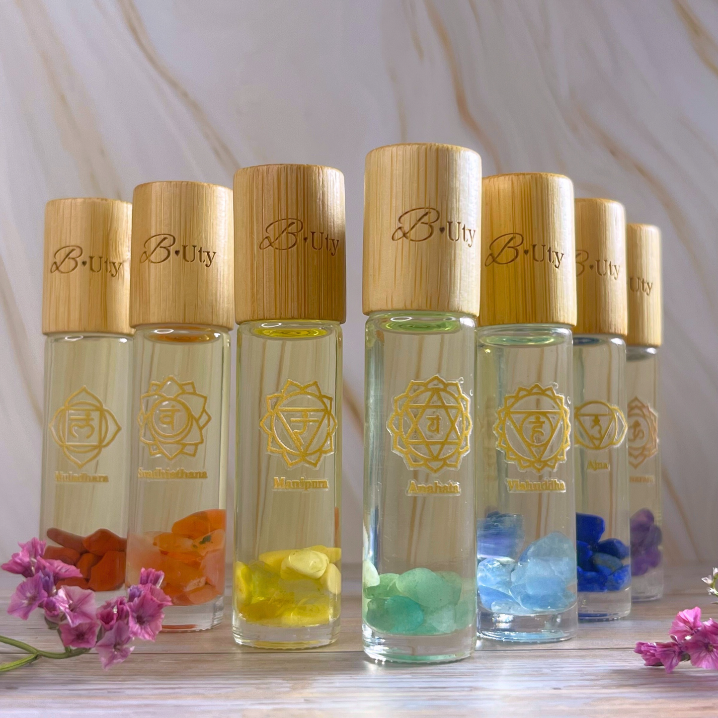 7 forskellige chakra rollers med krystal og æteriske olier